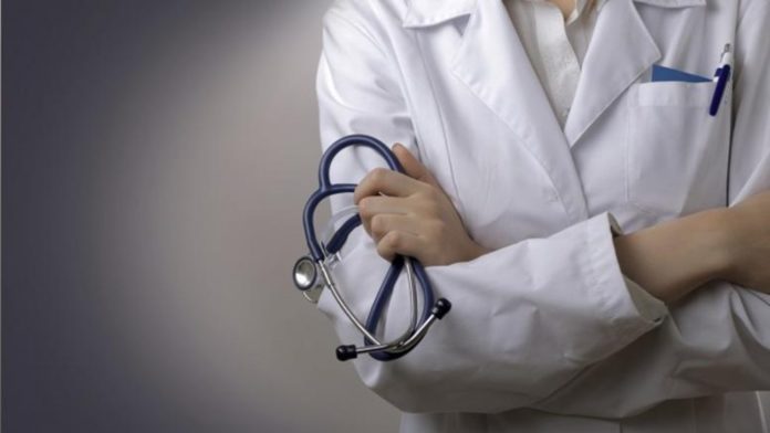 Ελεύθερος με όρους ο γιατρός για τις πλαστές γνωματεύσεις