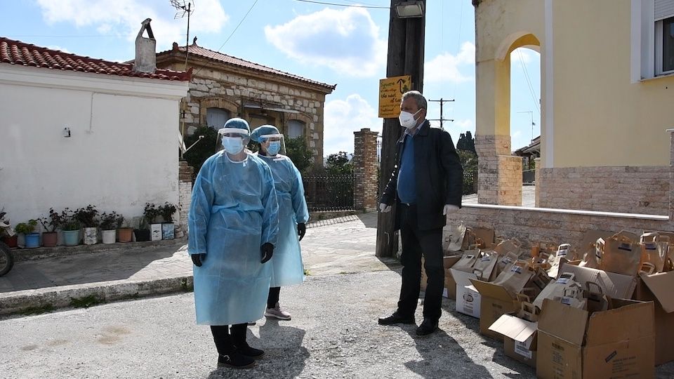 Λέκκα Σάμου Video: Δόθηκαν είδη ατομικής προστασίας απο τον Δήμο, συνεχίζεται ο υγειονομικός αποκλεισμός μέχρι την Δευτέρα