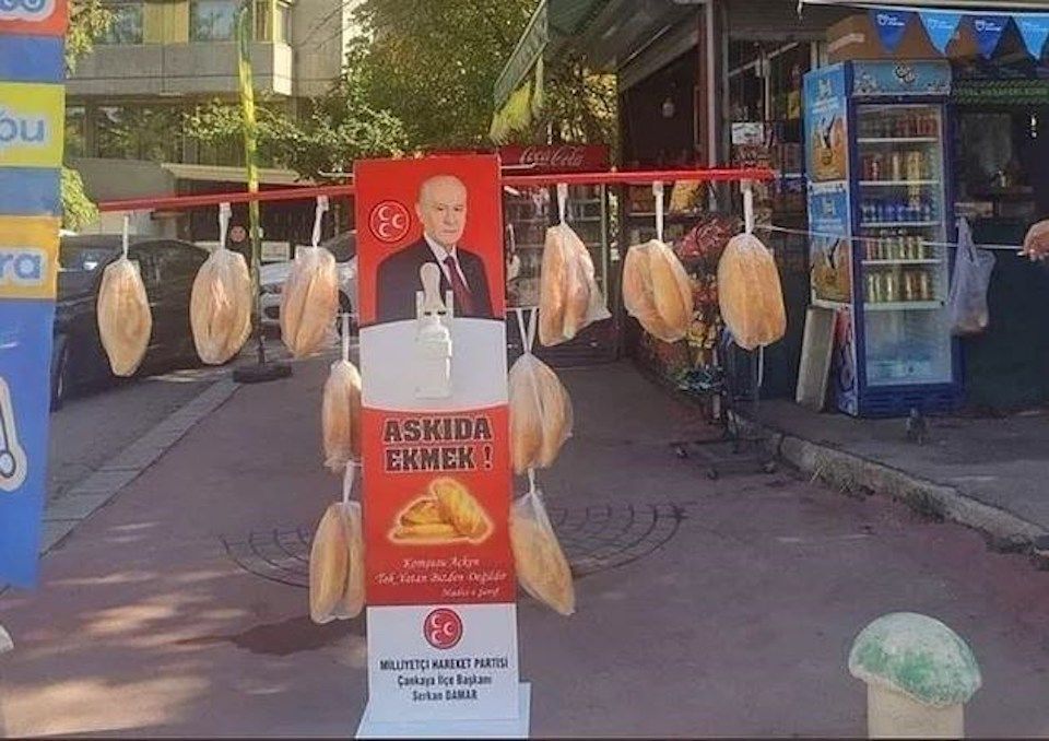 Το καθεστώς ψυχορραγεί...