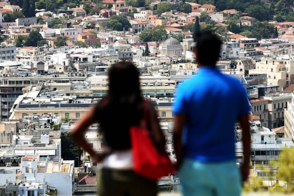 Δωρεάν στέγη σε νεαρά ζευγάρια – Τι προβλέπει το σχέδιο για την εισφορά αλληλεγγύης