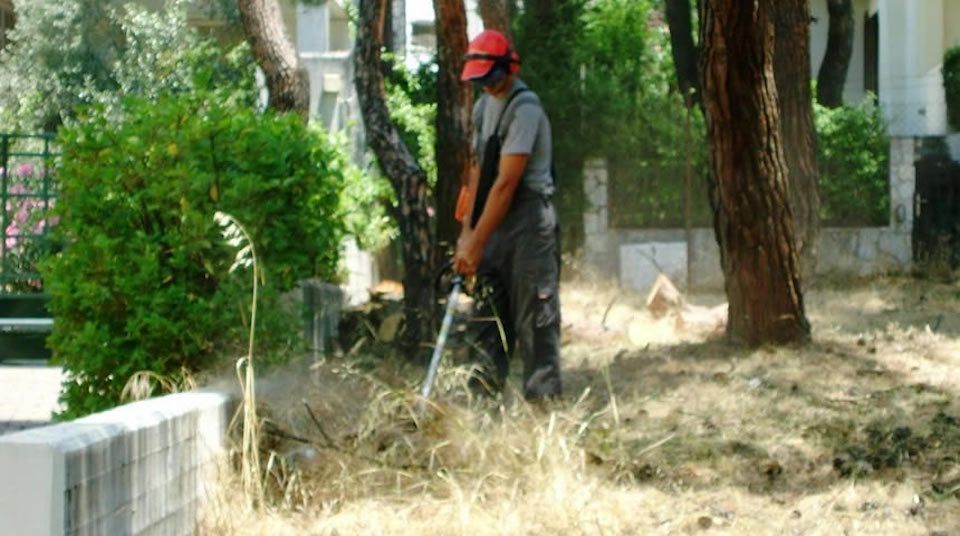 Διευκρινίσεις για τον καθαρισμό οικοπέδων και ακάλυπτων χώρων